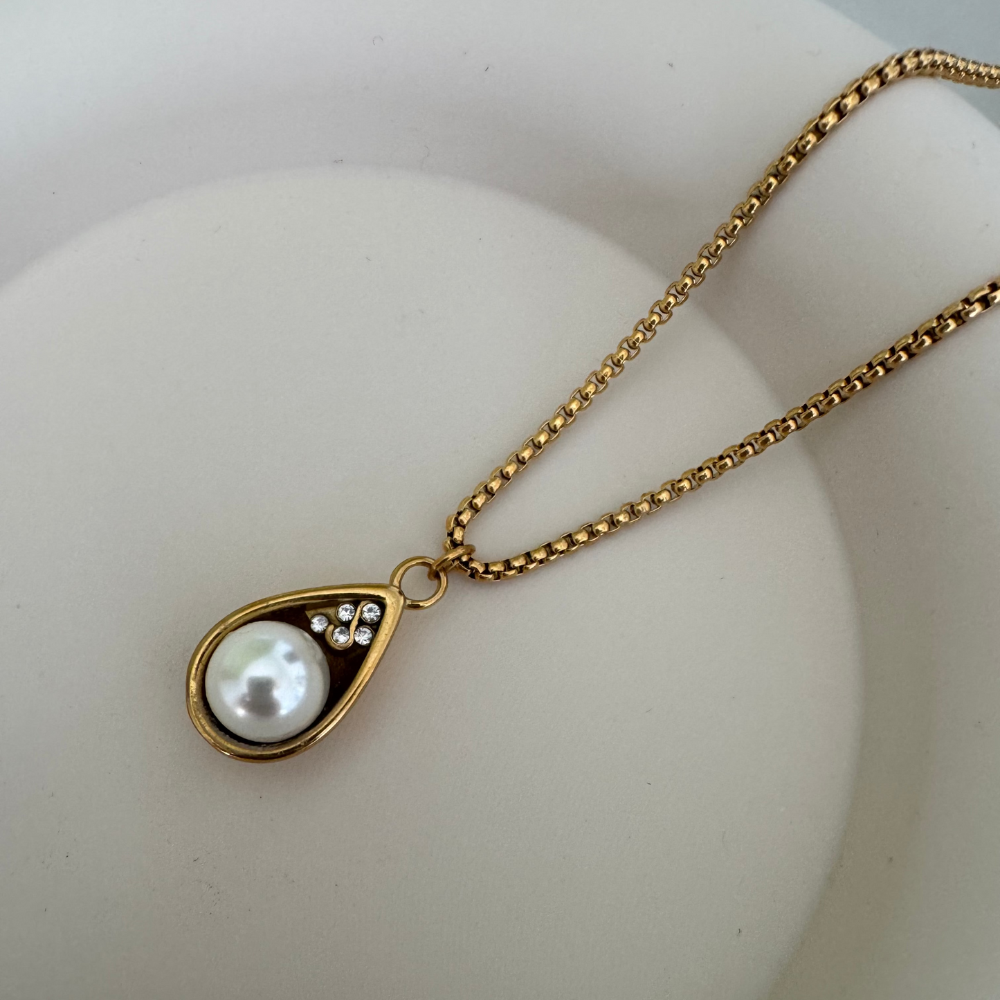 Luna Pearl Necklace