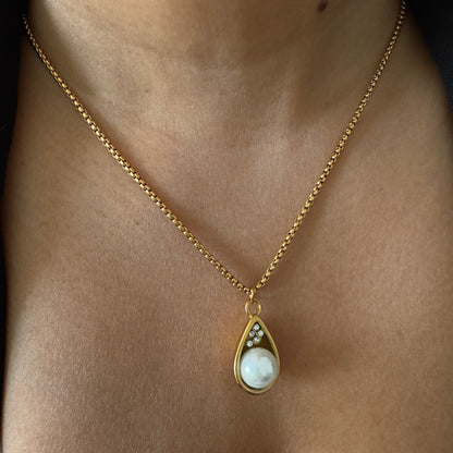 Luna Pearl Necklace