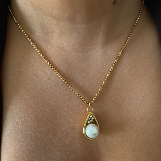 Luna Pearl Necklace